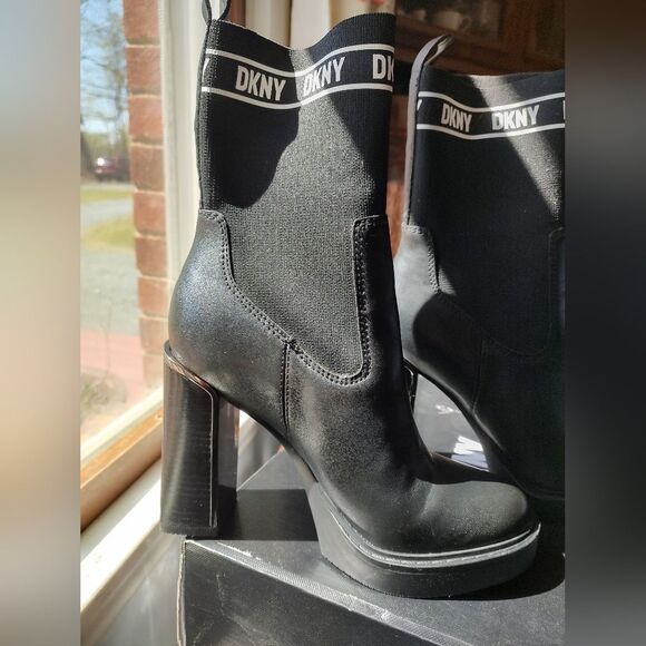 DKNY Women's Black Platform Boots. "Vilma" NIB size 9 - Picture 2 of 6